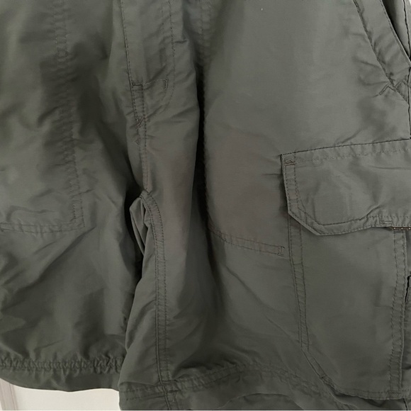 REI Cargo Shorts Mens Size 30 Waist Grey Nylon Hiking Outdoors - Picture 3 of 10